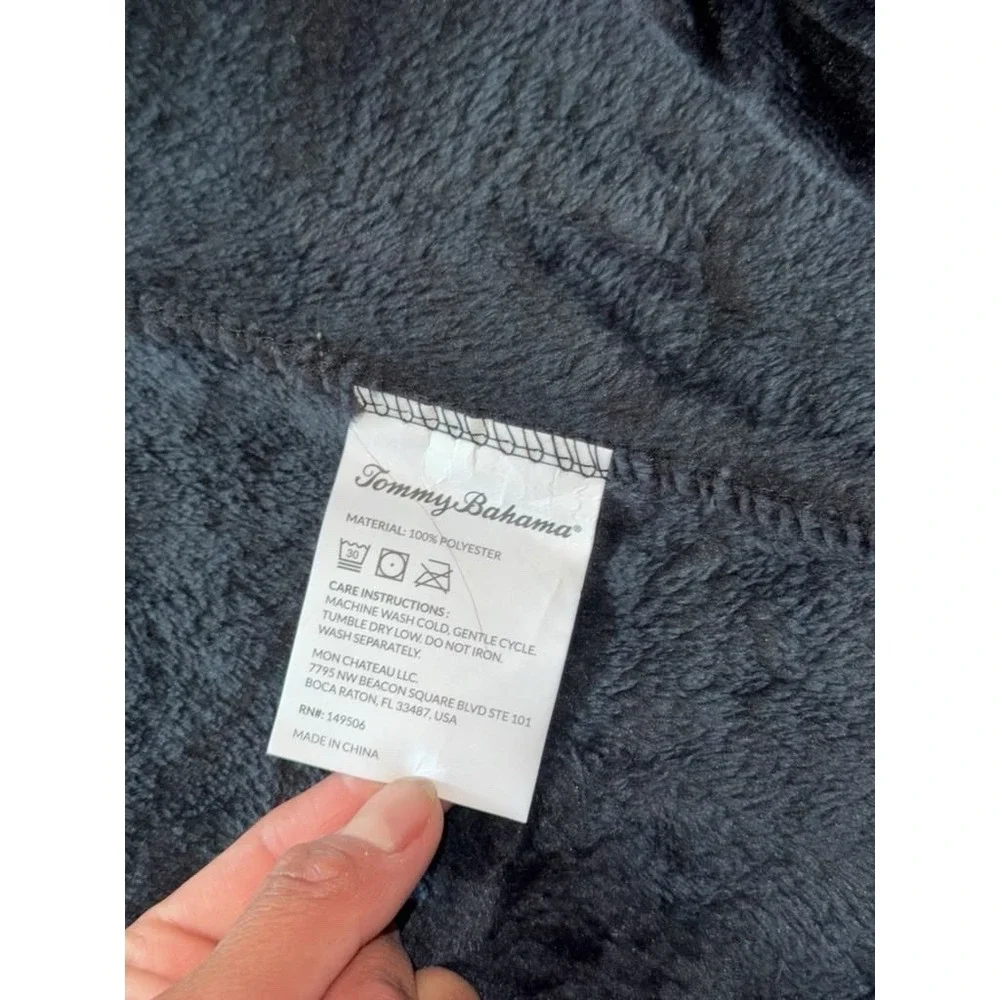 Tommy Bahama excellent no